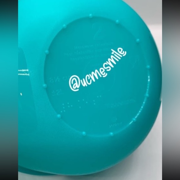 Tupperware Set of (3) Crystalwave Round Microwave Containers With Spout - Picture 6 of 10